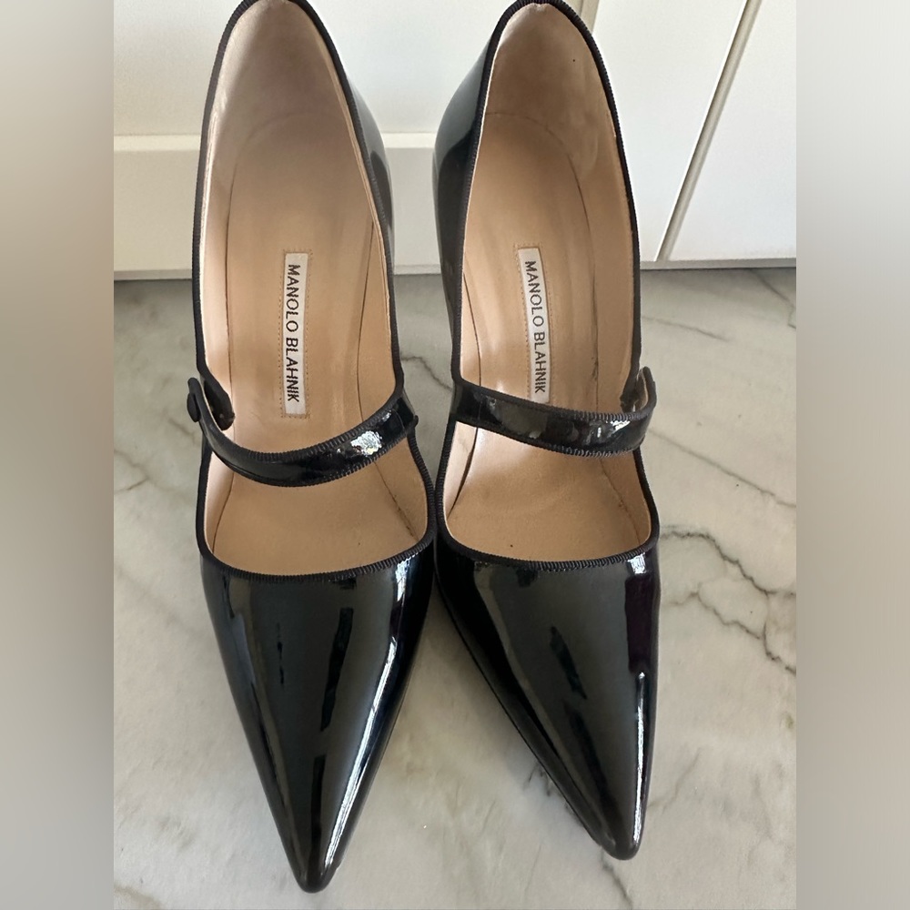 Manolo Blahnik Campari 105 grosgrain-trimmed patent-leather pumps Sz 8